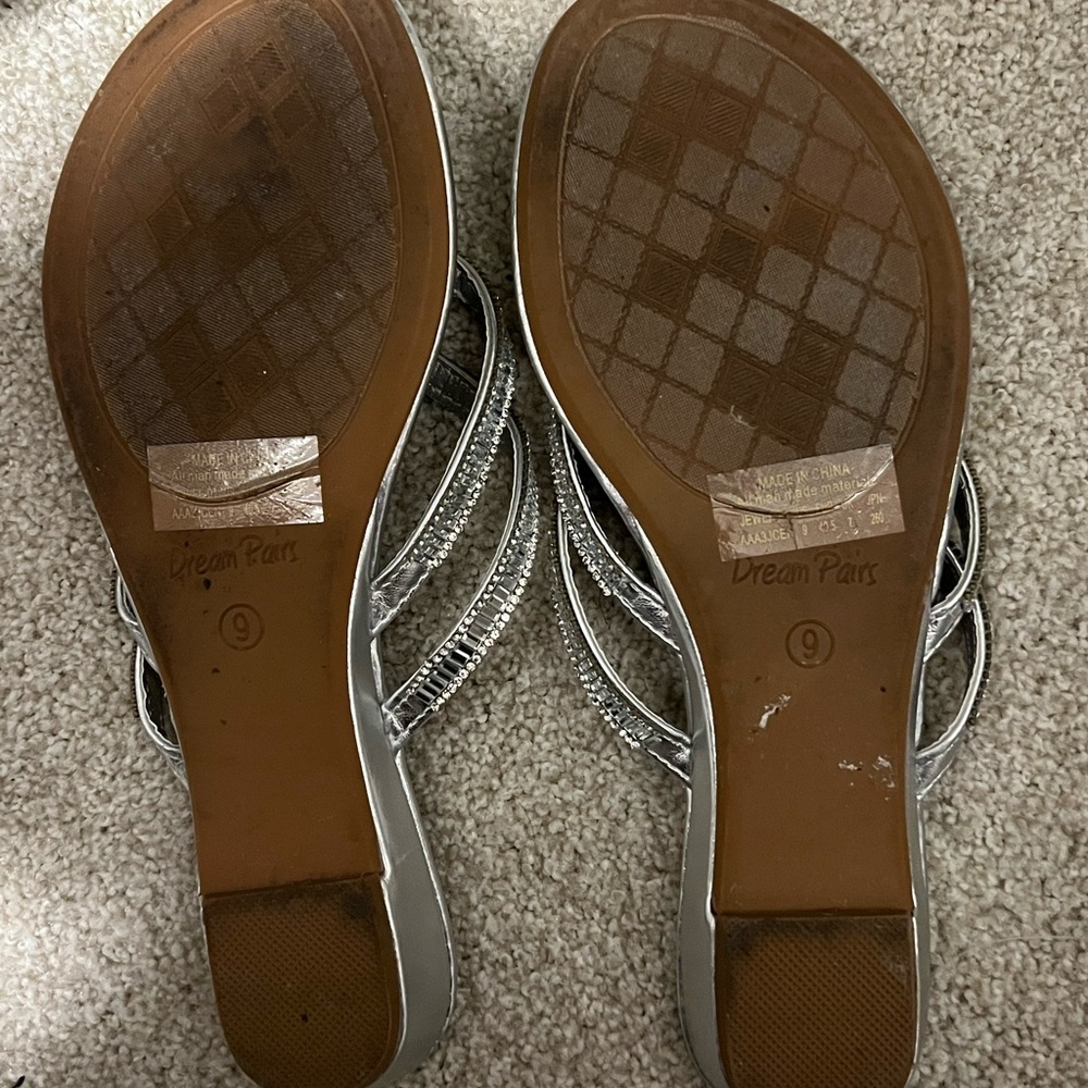 Dream Pairs Size 9 Sandals - Picture 3 of 6